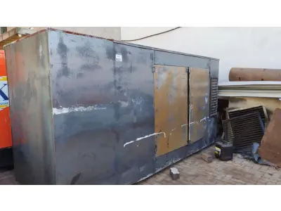 LOTE 003 - 01 GRUPO MOTOR GERADOR 450 KVA, MOTOR DAEWOO 6 CILINDROS, BOMBA INJETORA EM LINHA, 02 BATERIA DE 150 A, GERADOR WEG GTA, POTÊNCIA 450 KVA, CORRENTE 500 A, QUADRO DE PARTIDA MANUAL, FUSÍVEL DE PROTEÇÃO 500 A, TÁNQUE NA BASE DE 250 LITROS, ANO JULHO DE 2001, CARENADO .(NO ESTADO)