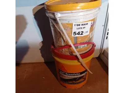 LOTE 542 - 01 BALDE DE TEXTURA RUSTICA RENNER NA COR BRANCA 23KG E 01 BALDE DE SIKA ECO ASFALTO, EMULSÃO DISPERSA EM ÁGUA IMPRIMAÇÃO E IMPERMEABILIZAÇÃO. (NO ESTADO, LEILÃO NÃO TEM GARANTIA E NEM DEVOLUÇÃO, SUJEITO A POSSÍVEIS AVARIAS VISÍVEIS/OCULTAS E/OU AUSÊNCIA DE COMPONENTES).