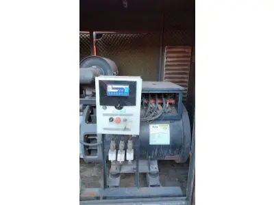 LOTE 003 - 01 GRUPO MOTOR GERADOR 450 KVA, MOTOR DAEWOO 6 CILINDROS, BOMBA INJETORA EM LINHA, 02 BATERIA DE 150 A, GERADOR WEG GTA, POTÊNCIA 450 KVA, CORRENTE 500 A, QUADRO DE PARTIDA MANUAL, FUSÍVEL DE PROTEÇÃO 500 A, TÁNQUE NA BASE DE 250 LITROS, ANO JULHO DE 2001, CARENADO .(NO ESTADO)