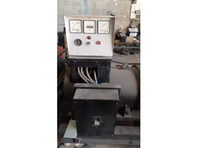 LOTE 002 - 01 GRUPO MOTOR GERADOR 250 KVA, MOTOR MWM 6 CILINDROS DSC11, BOMBA INJETORA BOSH, GERADOR WEG GTA 250, POTÊNCIA 250 KVA, CORRENTE 250 A , QUADRO DE PARTIDA MANUAL, DISJUNTOR DE PROTEÇÃO 400 A, TANQUE EXTERNO 250 LITROS, ANO MAIO DE 1999, SEM CARENAGEM (NO ESTADO)