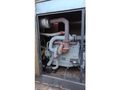 LOTE 003 - 01 GRUPO MOTOR GERADOR 450 KVA, MOTOR DAEWOO 6 CILINDROS, BOMBA INJETORA EM LINHA, 02 BATERIA DE 150 A, GERADOR WEG GTA, POTÊNCIA 450 KVA, CORRENTE 500 A, QUADRO DE PARTIDA MANUAL, FUSÍVEL DE PROTEÇÃO 500 A, TÁNQUE NA BASE DE 250 LITROS, ANO JULHO DE 2001, CARENADO .(NO ESTADO)