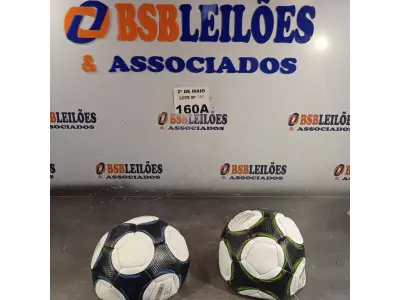 LOTE 160 - 02 BOLAS DE FUTEBOL. (NO ESTADO, LEILÃO NÃO TEM GARANTIA E NEM DEVOLUÇÃO, SUJEITO A POSSÍVEIS AVARIAS VISÍVEIS/OCULTAS E/OU AUSÊNCIA DE COMPONENTES).