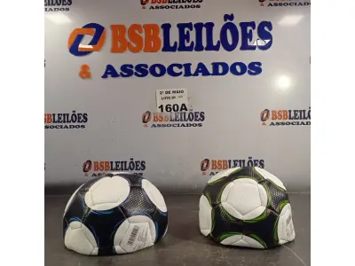 LOTE 160 - 02 BOLAS DE FUTEBOL. (NO ESTADO, LEILÃO NÃO TEM GARANTIA E NEM DEVOLUÇÃO, SUJEITO A POSSÍVEIS AVARIAS VISÍVEIS/OCULTAS E/OU AUSÊNCIA DE COMPONENTES).
