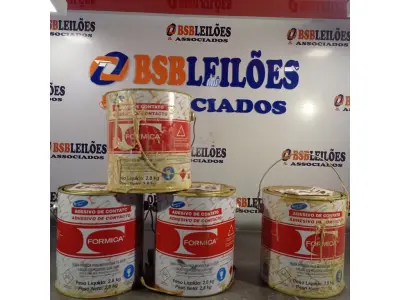 LOTE 045 - 04 - LATAS ADESIVO DE CONTATO FORMICA (NO ESTADO, NÃO SABEMOS SE FUNCIONA. LEILÃO NÃO TEM GARANTIA E NEM DEVOLUÇÃO, SUJEITO A POSSÍVEIS AVARIAS VISÍVEIS/OCULTAS E/OU AUSÊNCIA DE COMPONENTES)