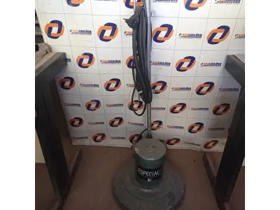 LOTE 387 - 01 ENCERADEIRA INDUSTRIAL MARCA CRISMAR. (NO ESTADO, LEILÃO NÃO TEM GARANTIA E NEM DEVOLUÇÃO, SUJEITO A POSSÍVEIS AVARIAS VISÍVEIS/OCULTAS E/OU AUSÊNCIA DE COMPONENTES).