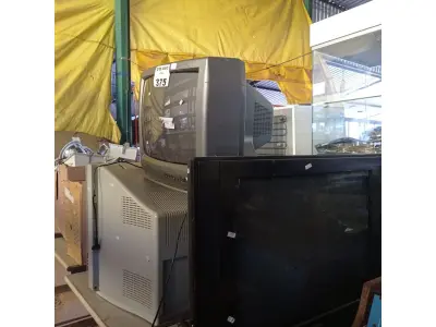 LOTE 375 - 03 TVS DE TUBO MARCAS E MODELOS DIVERSOS. (NO ESTADO, LEILÃO NÃO TEM GARANTIA E NEM DEVOLUÇÃO, SUJEITO A POSSÍVEIS AVARIAS VISÍVEIS/OCULTAS E/OU AUSÊNCIA DE COMPONENTES).