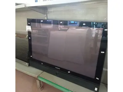 LOTE 460 - 01 TV DE PLASMA MARCA SAMSUNG 42” E 01 SONY BRAVIA 32” POL PARA RETIRADA DE PEÇAS. (NO ESTADO, LEILÃO NÃO TEM GARANTIA E NEM DEVOLUÇÃO, SUJEITO A POSSÍVEIS AVARIAS VISÍVEIS/OCULTAS E/OU AUSÊNCIA DE COMPONENTES).