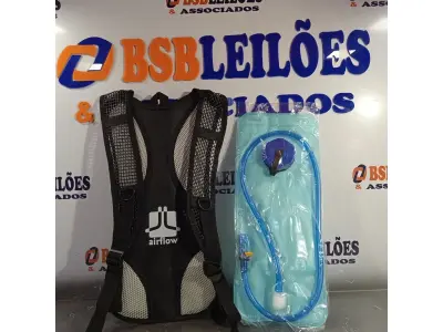 LOTE 367 - 01 CAMELBAK NA COR PRETA. (NO ESTADO, LEILÃO NÃO TEM GARANTIA E NEM DEVOLUÇÃO, SUJEITO A POSSÍVEIS AVARIAS VISÍVEIS/OCULTAS E/OU AUSÊNCIA DE COMPONENTES).