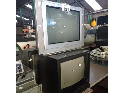 LOTE 391 - 03 TV’S DE TUBO MARCAS E MODELOS DIVERSOS. (NO ESTADO, LEILÃO NÃO TEM GARANTIA E NEM DEVOLUÇÃO, SUJEITO A POSSÍVEIS AVARIAS VISÍVEIS/OCULTAS E/OU AUSÊNCIA DE COMPONENTES).