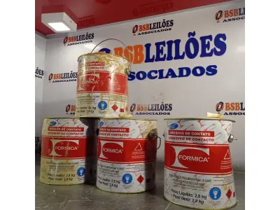 LOTE 057 - 04 - LATAS ADESIVO DE CONTATO FORMICA (NO ESTADO, NÃO SABEMOS SE FUNCIONA. LEILÃO NÃO TEM GARANTIA E NEM DEVOLUÇÃO, SUJEITO A POSSÍVEIS AVARIAS VISÍVEIS/OCULTAS E/OU AUSÊNCIA DE COMPONENTES)
