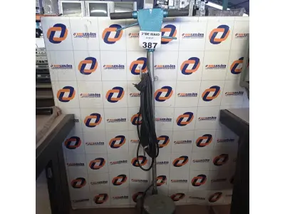 LOTE 387 - 01 ENCERADEIRA INDUSTRIAL MARCA CRISMAR. (NO ESTADO, LEILÃO NÃO TEM GARANTIA E NEM DEVOLUÇÃO, SUJEITO A POSSÍVEIS AVARIAS VISÍVEIS/OCULTAS E/OU AUSÊNCIA DE COMPONENTES).