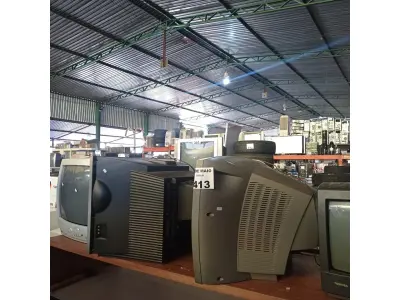 LOTE 413 - 03 TV’S DE TUBO MARCAS E MODELOS DIVERSOS. (NO ESTADO, LEILÃO NÃO TEM GARANTIA E NEM DEVOLUÇÃO, SUJEITO A POSSÍVEIS AVARIAS VISÍVEIS/OCULTAS E/OU AUSÊNCIA DE COMPONENTES).