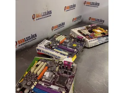 LOTE 439 - 03 PLACAS MÃE MARCAS E MODELOS DIVERSOS. (NO ESTADO, LEILÃO NÃO TEM GARANTIA E NEM DEVOLUÇÃO, SUJEITO A POSSÍVEIS AVARIAS VISÍVEIS/OCULTAS E/OU AUSÊNCIA DE COMPONENTES).