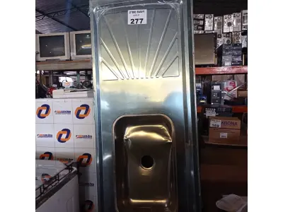 LOTE 277 - 01 PIA EM AÇO INOX CIMENTADA COM 01 CUBA MEDINDO 1,77X0,53CM. (NO ESTADO, LEILÃO NÃO TEM GARANTIA E NEM DEVOLUÇÃO, SUJEITO A POSSÍVEIS AVARIAS VISÍVEIS/OCULTAS E/OU AUSÊNCIA DE COMPONENTES).