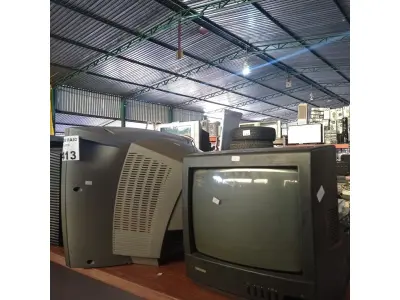 LOTE 413 - 03 TV’S DE TUBO MARCAS E MODELOS DIVERSOS. (NO ESTADO, LEILÃO NÃO TEM GARANTIA E NEM DEVOLUÇÃO, SUJEITO A POSSÍVEIS AVARIAS VISÍVEIS/OCULTAS E/OU AUSÊNCIA DE COMPONENTES).