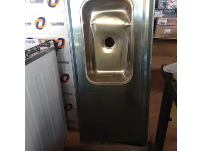 LOTE 277 - 01 PIA EM AÇO INOX CIMENTADA COM 01 CUBA MEDINDO 1,77X0,53CM. (NO ESTADO, LEILÃO NÃO TEM GARANTIA E NEM DEVOLUÇÃO, SUJEITO A POSSÍVEIS AVARIAS VISÍVEIS/OCULTAS E/OU AUSÊNCIA DE COMPONENTES).