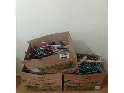 LOTE 050 - 03 CAIXAS CONTENDO DIVERSOS CABIDES (NO ESTADO, NÃO SABEMOS SE FUNCIONA. LEILÃO NÃO TEM GARANTIA E NEM DEVOLUÇÃO).