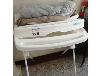 LOTE 175 - 01 BANHEIRA COM TROCADOR DE FRALDAS (NO ESTADO, NÃO SABEMOS SE FUNCIONA. LEILÃO NÃO TEM GARANTIA E NEM DEVOLUÇÃO).