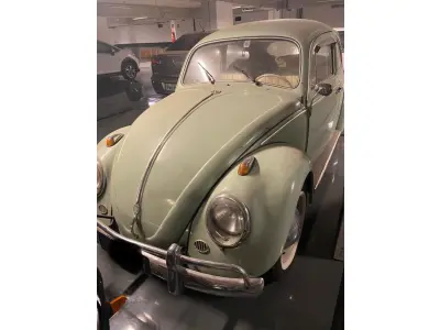 LOTE 306 - 01 FUSCA 1961; PLACA PRETA C/ INSCRIÇÃO 1961; MOTOR ORIGINAL 1200; TANQUE ALTO E PRESERVA A ORIGINALIDADEDELE. (NO ESTADO) OBS: OS LOTES 306 E 307 DE CARROS SE ENCONTRAM NO ENDEREÇO SQSW 311 BLOCO G APARTAMENTO 404 SUDOESTE -DF