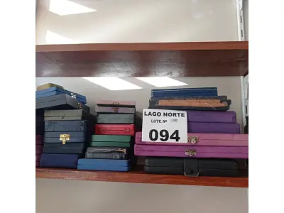 LOTE 094 - 01 LOTE C/CAIXAS PARA MEDALHAS (NO ESTADO, NÃO SABEMOS SE FUNCIONA. LEILÃO NÃO TEM GARANTIA E NEM DEVOLUÇÃO).
