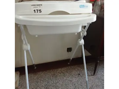 LOTE 175 - 01 BANHEIRA COM TROCADOR DE FRALDAS (NO ESTADO, NÃO SABEMOS SE FUNCIONA. LEILÃO NÃO TEM GARANTIA E NEM DEVOLUÇÃO).