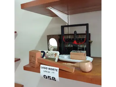 LOTE 058 - 01 LOTE COM ARTIGOS DE DECORAÇÃO (NO ESTADO, NÃO SABEMOS SE FUNCIONA. LEILÃO NÃO TEM GARANTIA E NEM DEVOLUÇÃO). 