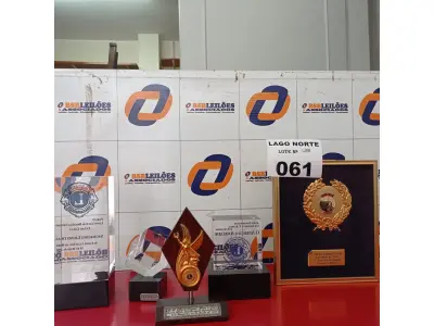 LOTE 061 - 01 LOTE COM ARTIGOS DE DECORAÇÃO (NO ESTADO, NÃO SABEMOS SE FUNCIONA. LEILÃO NÃO TEM GARANTIA E NEM DEVOLUÇÃO). 