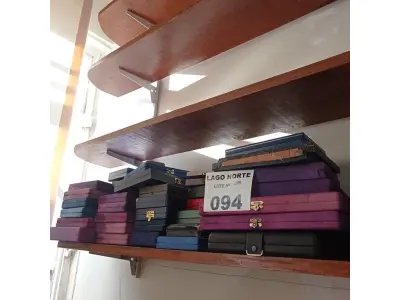LOTE 094 - 01 LOTE C/CAIXAS PARA MEDALHAS (NO ESTADO, NÃO SABEMOS SE FUNCIONA. LEILÃO NÃO TEM GARANTIA E NEM DEVOLUÇÃO).