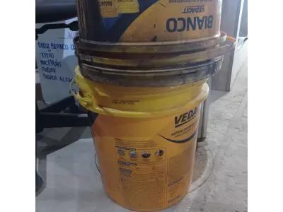 LOTE 226 - 01 BALDE DE VEDACIT BIANCO E 01 BALDE DE ADITIVO IMPERMEABILIZANTE PARA CONCRETO E ARGAMASSAS 18L. (NO ESTADO, LEILÃO NÃO TEM GARANTIA E NEM DEVOLUÇÃO, SUJEITO A POSSÍVEIS AVARIAS VISÍVEIS/OCULTAS E/OU AUSÊNCIA DE COMPONENTES).