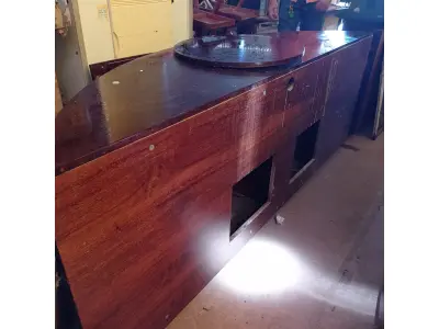 LOTE 368 - 01 RACK MEIA LUA EM MADEIRA. (NO ESTADO, LEILÃO NÃO TEM GARANTIA E NEM DEVOLUÇÃO, SUJEITO A POSSÍVEIS AVARIAS VISÍVEIS/OCULTAS E/OU AUSÊNCIA DE COMPONENTES).