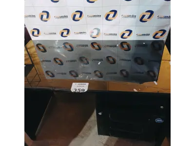 LOTE 359 - 01 GAVETEIRO COM 04 GAVETAS E 01 MESA COM TAMPO DE VIDRO FUME. (NO ESTADO, LEILÃO NÃO TEM GARANTIA E NEM DEVOLUÇÃO, SUJEITO A POSSÍVEIS AVARIAS VISÍVEIS/OCULTAS E/OU AUSÊNCIA DE COMPONENTES).