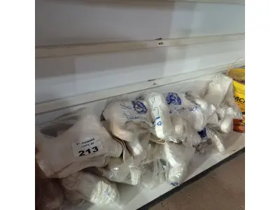 LOTE 213 - 15 PARES DE BOTINAS EM PVC NA COR BRANCA Nº34, 01 NÚMERO 36. (NO ESTADO, LEILÃO NÃO TEM GARANTIA E NEM DEVOLUÇÃO, SUJEITO A POSSÍVEIS AVARIAS VISÍVEIS/OCULTAS E/OU AUSÊNCIA DE COMPONENTES).