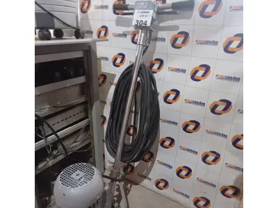 LOTE 304 - 01 ENCERADEIRA INDUSTRIAL. (NO ESTADO, LEILÃO NÃO TEM GARANTIA E NEM DEVOLUÇÃO, SUJEITO A POSSÍVEIS AVARIAS VISÍVEIS/OCULTAS E/OU AUSÊNCIA DE COMPONENTES).