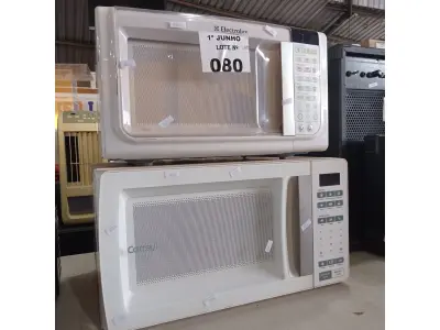 LOTE 080 - 02 MICRO-ONDAS MARCAS E MODELOS DIVERSOS PARA RETIRADA DE PEÇAS. (NO ESTADO, LEILÃO NÃO TEM GARANTIA E NEM DEVOLUÇÃO, SUJEITO A POSSÍVEIS AVARIAS VISÍVEIS/OCULTAS E/OU AUSÊNCIA DE COMPONENTES).