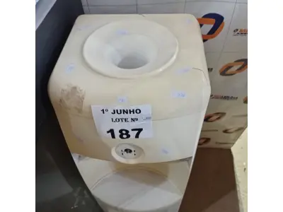 LOTE 187 - 01 BEBEDOURO PARA GARRAFÃO MARCA EGE 220V. (NO ESTADO, LEILÃO NÃO TEM GARANTIA E NEM DEVOLUÇÃO, SUJEITO A POSSÍVEIS AVARIAS VISÍVEIS/OCULTAS E/OU AUSÊNCIA DE COMPONENTES).