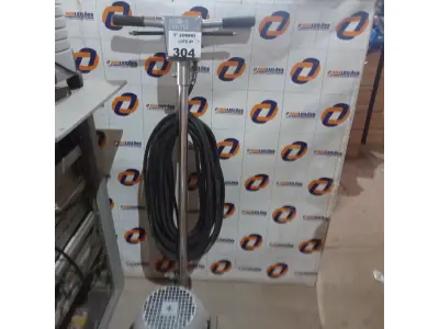 LOTE 304 - 01 ENCERADEIRA INDUSTRIAL. (NO ESTADO, LEILÃO NÃO TEM GARANTIA E NEM DEVOLUÇÃO, SUJEITO A POSSÍVEIS AVARIAS VISÍVEIS/OCULTAS E/OU AUSÊNCIA DE COMPONENTES).