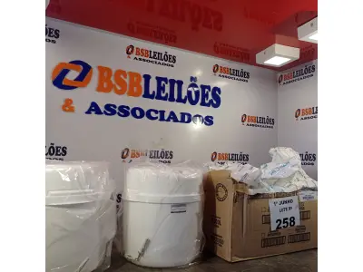 LOTE 258 - 02 FRASQUEIRAS SUPPLY CLEAN COM 04 REFIS. (NO ESTADO, LEILÃO NÃO TEM GARANTIA E NEM DEVOLUÇÃO, SUJEITO A POSSÍVEIS AVARIAS VISÍVEIS/OCULTAS E/OU AUSÊNCIA DE COMPONENTES).
