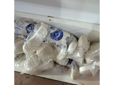 LOTE 213 - 15 PARES DE BOTINAS EM PVC NA COR BRANCA Nº34, 01 NÚMERO 36. (NO ESTADO, LEILÃO NÃO TEM GARANTIA E NEM DEVOLUÇÃO, SUJEITO A POSSÍVEIS AVARIAS VISÍVEIS/OCULTAS E/OU AUSÊNCIA DE COMPONENTES).