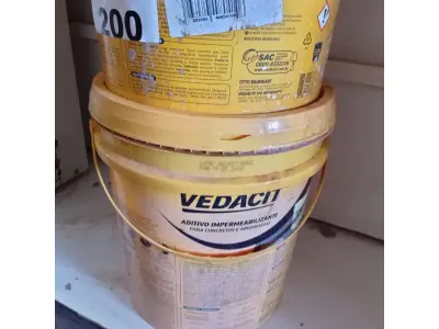 LOTE 200 - 01 BALDE DE ADITIVO IMPERMEABILIZANTE PARA CONCRETOS E ARGAMASSAS E 01 BALDE DE VEDALIT 18L. (NO ESTADO, LEILÃO NÃO TEM GARANTIA E NEM DEVOLUÇÃO, SUJEITO A POSSÍVEIS AVARIAS VISÍVEIS/OCULTAS E/OU AUSÊNCIA DE COMPONENTES).
