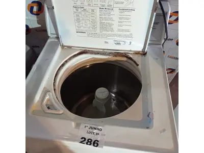 LOTE 286 - 01 MÁQUINA DE LAVAR ROUPAS. (NO ESTADO, LEILÃO NÃO TEM GARANTIA E NEM DEVOLUÇÃO, SUJEITO A POSSÍVEIS AVARIAS VISÍVEIS/OCULTAS E/OU AUSÊNCIA DE COMPONENTES).