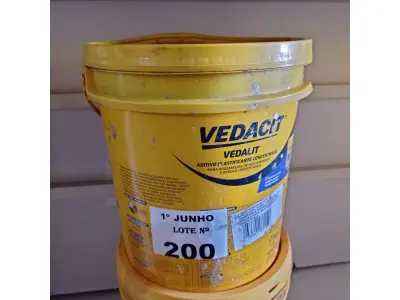 LOTE 200 - 01 BALDE DE ADITIVO IMPERMEABILIZANTE PARA CONCRETOS E ARGAMASSAS E 01 BALDE DE VEDALIT 18L. (NO ESTADO, LEILÃO NÃO TEM GARANTIA E NEM DEVOLUÇÃO, SUJEITO A POSSÍVEIS AVARIAS VISÍVEIS/OCULTAS E/OU AUSÊNCIA DE COMPONENTES).