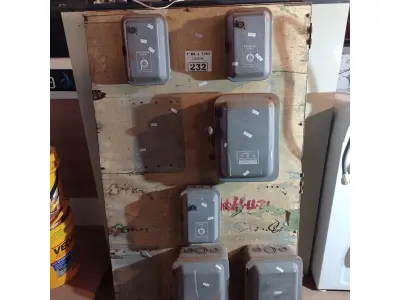 LOTE 232 - 01 QUADRO ELÉTRICO ANTIGO. (NO ESTADO, LEILÃO NÃO TEM GARANTIA E NEM DEVOLUÇÃO, SUJEITO A POSSÍVEIS AVARIAS VISÍVEIS/OCULTAS E/OU AUSÊNCIA DE COMPONENTES).