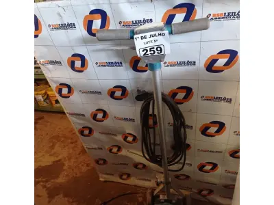 LOTE 259 - 01 ENCERADEIRA INDUSTRIAL. (NO ESTADO, LEILÃO NÃO TEM GARANTIA E NEM DEVOLUÇÃO, SUJEITO A POSSÍVEIS AVARIAS VISÍVEIS/OCULTAS E/OU AUSÊNCIA DE COMPONENTES).