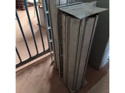 LOTE 398 - 02 PORTAS DE ENROLAR NAS MEDIDAS: 1,32M/0,98CM LARGURAS. (NO ESTADO, LEILÃO NÃO TEM GARANTIA E NEM DEVOLUÇÃO, SUJEITO A POSSÍVEIS AVARIAS VISÍVEIS/OCULTAS E/OU AUSÊNCIA DE COMPONENTES).