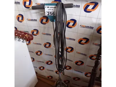 LOTE 256 - 01 ENCERADEIRA INDUSTRIAL. (NO ESTADO, LEILÃO NÃO TEM GARANTIA E NEM DEVOLUÇÃO, SUJEITO A POSSÍVEIS AVARIAS VISÍVEIS/OCULTAS E/OU AUSÊNCIA DE COMPONENTES).