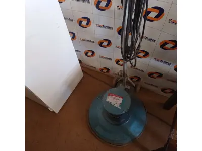 LOTE 256 - 01 ENCERADEIRA INDUSTRIAL. (NO ESTADO, LEILÃO NÃO TEM GARANTIA E NEM DEVOLUÇÃO, SUJEITO A POSSÍVEIS AVARIAS VISÍVEIS/OCULTAS E/OU AUSÊNCIA DE COMPONENTES).