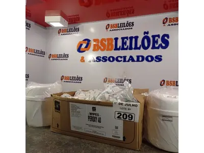 LOTE 209 - 02 FRASQUEIRAS COM 04 REFIS DE TOALHAS UMEDECIDAS. (NO ESTADO, LEILÃO NÃO TEM GARANTIA E NEM DEVOLUÇÃO, SUJEITO A POSSÍVEIS AVARIAS VISÍVEIS/OCULTAS E/OU AUSÊNCIA DE COMPONENTES).