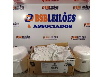 LOTE 209 - 02 FRASQUEIRAS COM 04 REFIS DE TOALHAS UMEDECIDAS. (NO ESTADO, LEILÃO NÃO TEM GARANTIA E NEM DEVOLUÇÃO, SUJEITO A POSSÍVEIS AVARIAS VISÍVEIS/OCULTAS E/OU AUSÊNCIA DE COMPONENTES).
