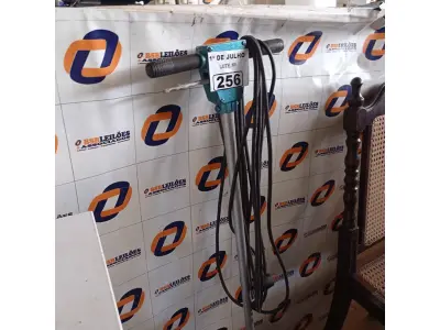 LOTE 256 - 01 ENCERADEIRA INDUSTRIAL. (NO ESTADO, LEILÃO NÃO TEM GARANTIA E NEM DEVOLUÇÃO, SUJEITO A POSSÍVEIS AVARIAS VISÍVEIS/OCULTAS E/OU AUSÊNCIA DE COMPONENTES).