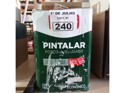 LOTE 240 - 01 LATA DE TINTA IQUINE PINTALAR FOSCO AVELUDADO INTERIORES NA COR BRANCO GELO 18L. (NO ESTADO, LEILÃO NÃO TEM GARANTIA E NEM DEVOLUÇÃO, SUJEITO A POSSÍVEIS AVARIAS VISÍVEIS/OCULTAS E/OU AUSÊNCIA DE COMPONENTES).